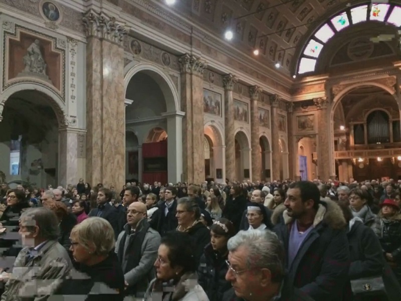 Guanti per l'ostia e posti limitati: come saranno le Messe sicure